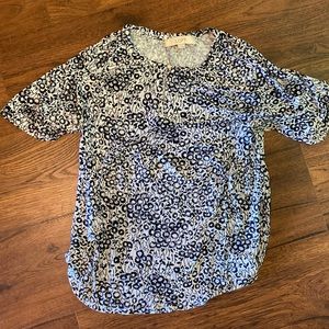 2 for $10 | LOFT Navy and White Floral Keyhole Top | Size Small